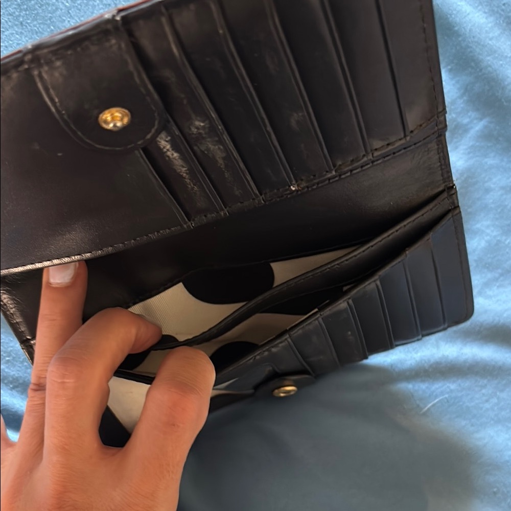 Kate Spade Cream Wallet with Structured Design - Picture 3 of 6